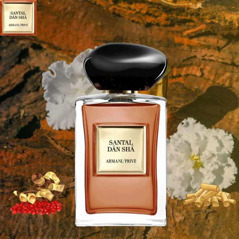 Armani/Prive Santal Dan Sha mang hương đầu tươi mát của cam Bergamot và bạch đậu khấu, hòa quyện cùng xạ hương và gỗ đàn hương ấm áp